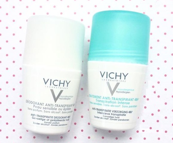 Lăn khử mùi Vichy chứa các thành phần hữu cơ kiểm soát lượng mồ hôi thừa của cơ thể
